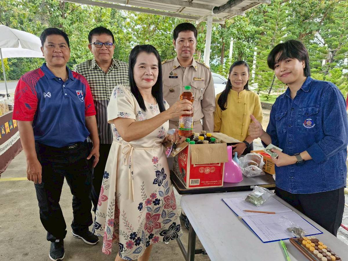 สพอ.บ้านฉาง l ร่วมกับผู้นำอาสาพัฒนาชุมชนอำเภอบ้านฉาง ดำเนินกิจกรรมฯ รับซื้อน้ำมันเก่า ภายใต้โครงการ "ทอดไม่ทิ้ง" 
