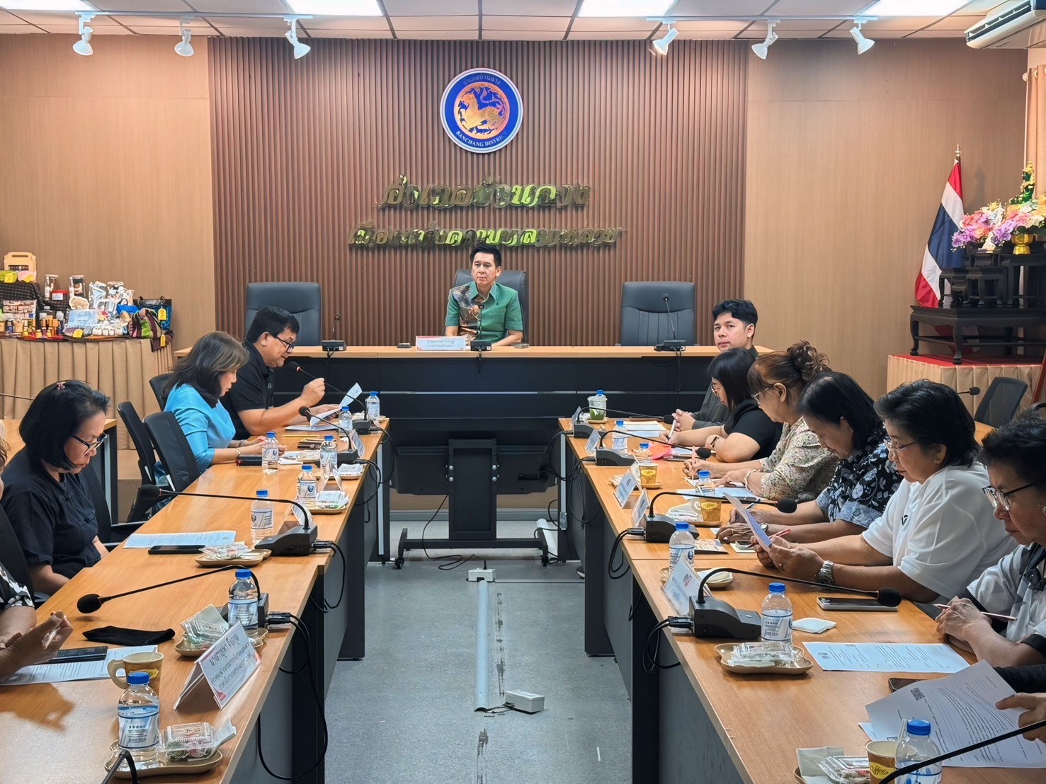 สำนักงานพัฒนาชุมชนอำเภอบ้านฉาง ดำเนินการจัดประชุมคณะอนุกรรมการกลั่นกรองและติดตามการดำเนินงานกองทุนพัฒนาบทบาทสตรี ครัังที่ 6/2569